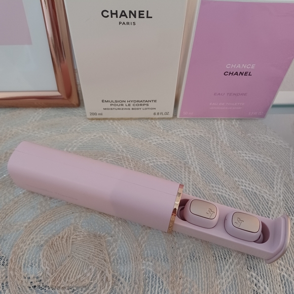 Samantha Thavasa Rose Gold Bluetooth Earphone - Picture 2 of 4